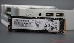 512 GB NVMe 固态硬盘