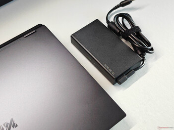 紧凑型供电装置