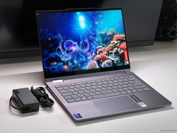 Yoga 7 14 2in1 Gen 10 是一款出色的可转换笔记本电脑
