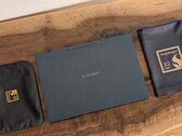 搭载骁龙处理器的最新款14英寸Yoga 7翻盖式笔记本，续航时间是同配置AMD机型的两倍以上