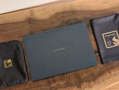 搭载骁龙处理器的最新款14英寸Yoga 7翻盖式笔记本,续航时间是同配置AMD机型的两倍以上