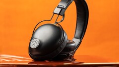 Studio Pro ANC 耳机。(来源:JLAB)