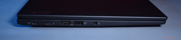 左：2 个 Thunderbolt 4、HDMI、USB A 3.2 Gen 1、3.5 毫米音频接口