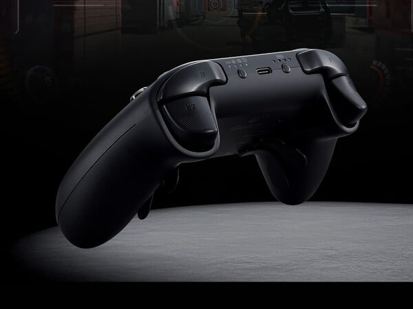 GuliKit TT Max 和 TT Pro 有四个金属背桨。(图片来源：GuliKit）