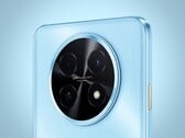 华为 Nova 14i 拥有 6.95 英寸的超大显示屏，因此外形并不紧凑（图片来源：华为）