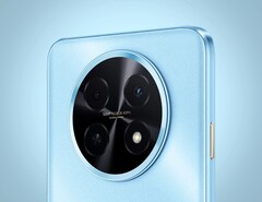 华为 Nova 14i 拥有 6.95 英寸的超大显示屏，因此外形并不紧凑（图片来源：华为）