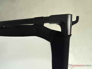 ......顶部和底部用尼龙搭扣环拉紧