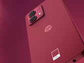 Viva Magenta 配色的 Moto G84 5G。(图片来源：摩托罗拉）