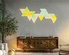 如图所示,飞利浦 Hue 壁灯模块可连接至兼容的 Nanoleaf 面板。