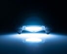 索尼在PS4的DualShock 4手柄上引入了一条宽大的横向灯带,而这一功能在PS5的DualSense手柄上已被移除。