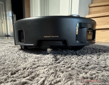 底盘在地毯上可能会轻微升起