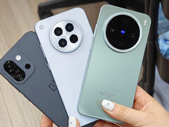 OnePlus 13T 与 Oppo Find X8s 和 Vivo X200 Pro mini 相映成趣。(图片来源:via OnePlusClub)