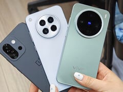 OnePlus 13T 与 Oppo Find X8s 和 Vivo X200 Pro mini 相映成趣。(图片来源：via OnePlusClub）