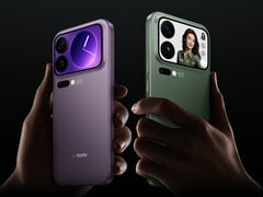 小米 17 Pro 和小米 17 Pro Max 与大多数糖果棒智能手机不同，配备了相对较大的副显示屏。(图片来源：小米）