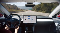 自动驾驶模式下行驶的 Model 3（图片：特斯拉）
