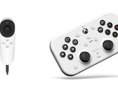 Xbox 自适应手柄要到 2025 年才会面世，但 8BitDo 的控制器已经面世。(图片来源：微软和 8BitDo - 已编辑）