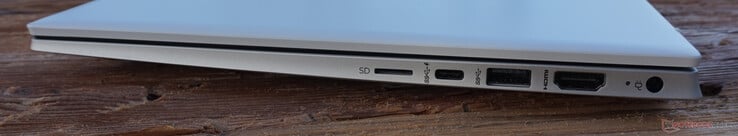 microSD，USB-C（Power Delivery，DP 1.4，10 Gbit/s），USB 3.2 Gen1，HDMI 2.0，电源