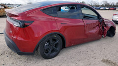 2026 年款 Y 型汽车已经发生过一次重大事故,但乘客笼并未受损。 图片来源:Copart