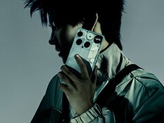 图为白色的 Nothing Phone (3)（图片来源：Nothing）