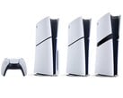 PlayStation DualSense 手柄、带光驱的 PS5 主机、PS5 数字版以及 PS5 Pro(从左至右)。