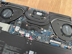带两个风扇的冷却系统