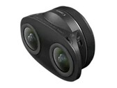 佳能推出用于 VR 生产的 RF-S3.9mm F3.5 STM 双鱼眼 APS-C 镜头。(来源：佳能）