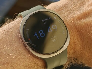 Galaxy Watch9 在阳光直射下