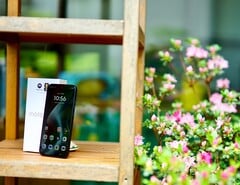 摩托罗拉 Moto G87 的扬声器声压较大，但音效适中。