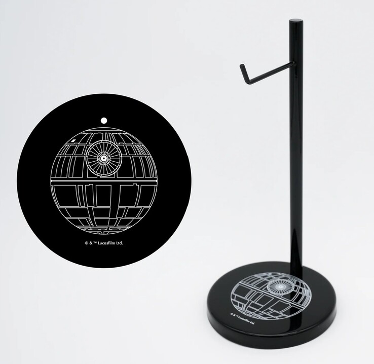 附带一个星球大战品牌耳机支架，用于展示限量版 nwm ONE 耳机。(图片来源：NTT Sonority）