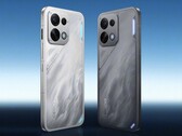 OPPO K15 提供极速白和疾风灰两种配色选择