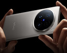 X200 Ultra 将沿袭图中 X100 Ultra 的设计，配备三个后置摄像头。(图片来源：vivo）