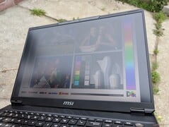 明亮阴天下的户外