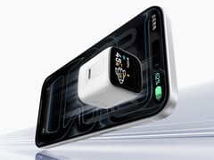该电源适配器具有60W的“性能”模式。图为:一款快充充电器与iPhone的宣传渲染图。