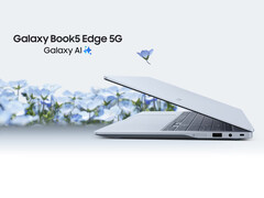 三星销售的Galaxy Book5 Edge 5G 只有宝石蓝一种颜色可供选择。(图片来源：三星）
