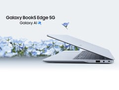 三星销售的Galaxy Book5 Edge 5G 只有宝石蓝一种颜色可供选择。(图片来源:三星)