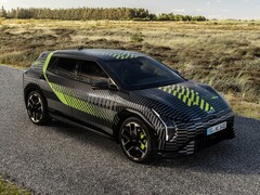 起亚 EV4 GT（如图）展示了新的 GT 包边。(图片来源：起亚）
