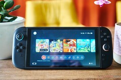 任天堂 Switch 2 比上一代更大，但也更符合人体工程学。(图片来源：Notebookcheck）