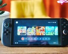 任天堂 Switch 2 比上一代更大，但也更符合人体工程学。(图片来源：Notebookcheck）