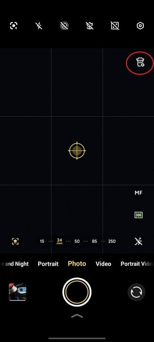 相机应用中的远摄转换器图标是大多数模式下的实用快捷方式。