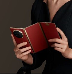 Mate XT Ultimate Design 不仅外观出众，而且价格不菲。(图片来源：华为）