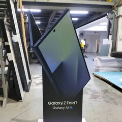 Galaxy Z Fold7 看起来比之前的所有Galaxy Z Fold 机型都要薄。(图片来源：Alchimist Leaks）