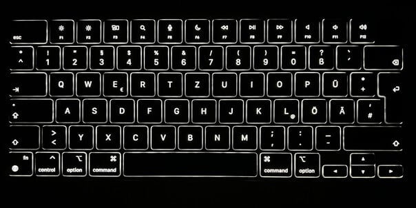 这款键盘会让那些喜欢在夜间工作的人满意（图片来源：Notebookcheck - 已编辑）