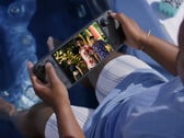 2026年8月的“Choice”精选礼包总零售价值超过180美元。图为正在运行《如龙：无限财富》的Steam Deck。