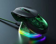Razer Boomslang 将透明机身与皮革按键相结合