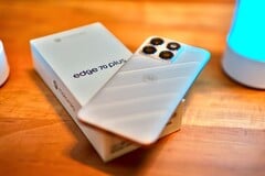 Motorola Edge 70 Plus 的续航表现出色,但在其他方面则显得有所缩水。