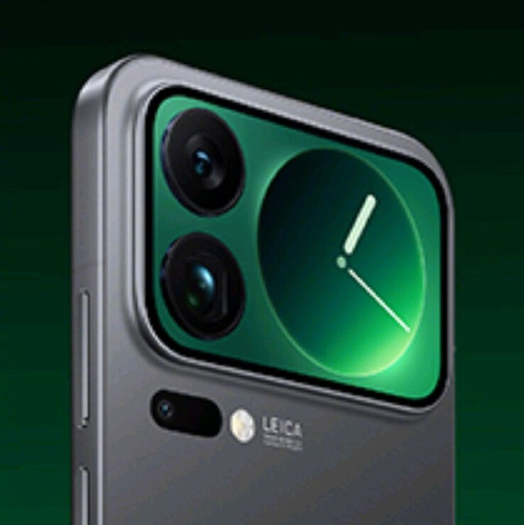 据信是小米 17 Pro 的背面(图片来源:@薛定谔的英短咕咕咕)