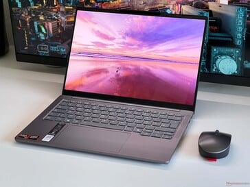 ...IdeaPad Pro 5 14 配备了新型 OLED 显示屏。(图片来源：Notebookcheck）