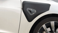 挡泥板装置和后窗摄像头的位置与 Cybercab 十分相似（图片来源：Reddit）