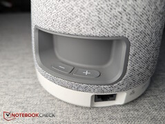 音量按钮，另一侧有一对音量按钮