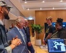 Tim Cook 与 King Charles III 在位于 Battersea Power Station 的 Apple 总部